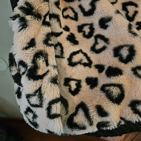 Betsey Johnson Kids Reversible Puffer Jacket with Heart Pattern - Picture 7 of 12